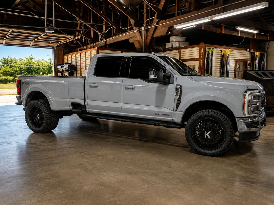 Ford Super Duty with running boards fitted